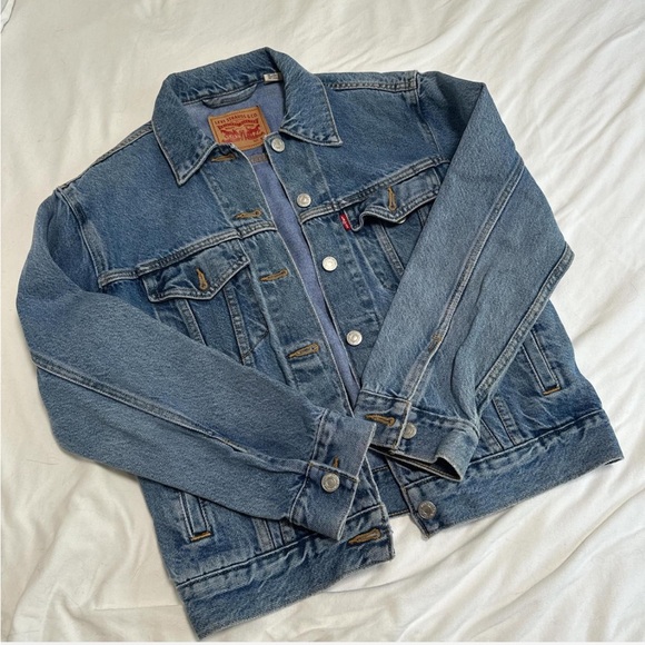 Levi’s Denim Jean Jacket - Picture 1 of 4